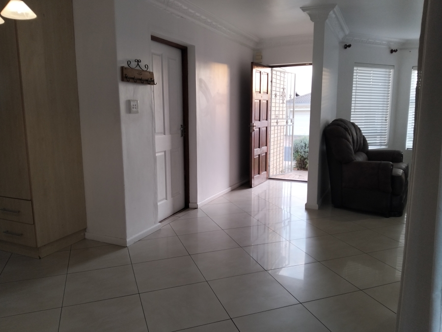 To Let 3 Bedroom Property for Rent in Eikenbosch Western Cape